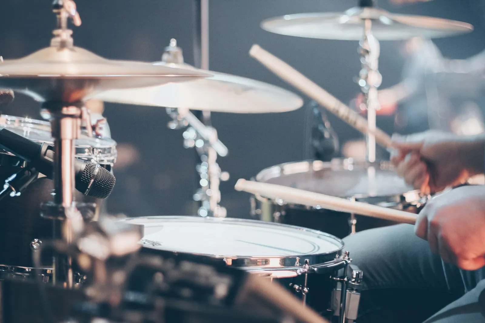 Warum spielen manche Drummer 30 Jahre lang und haben trotzdem das Gefühl, nicht frei zu sein?
